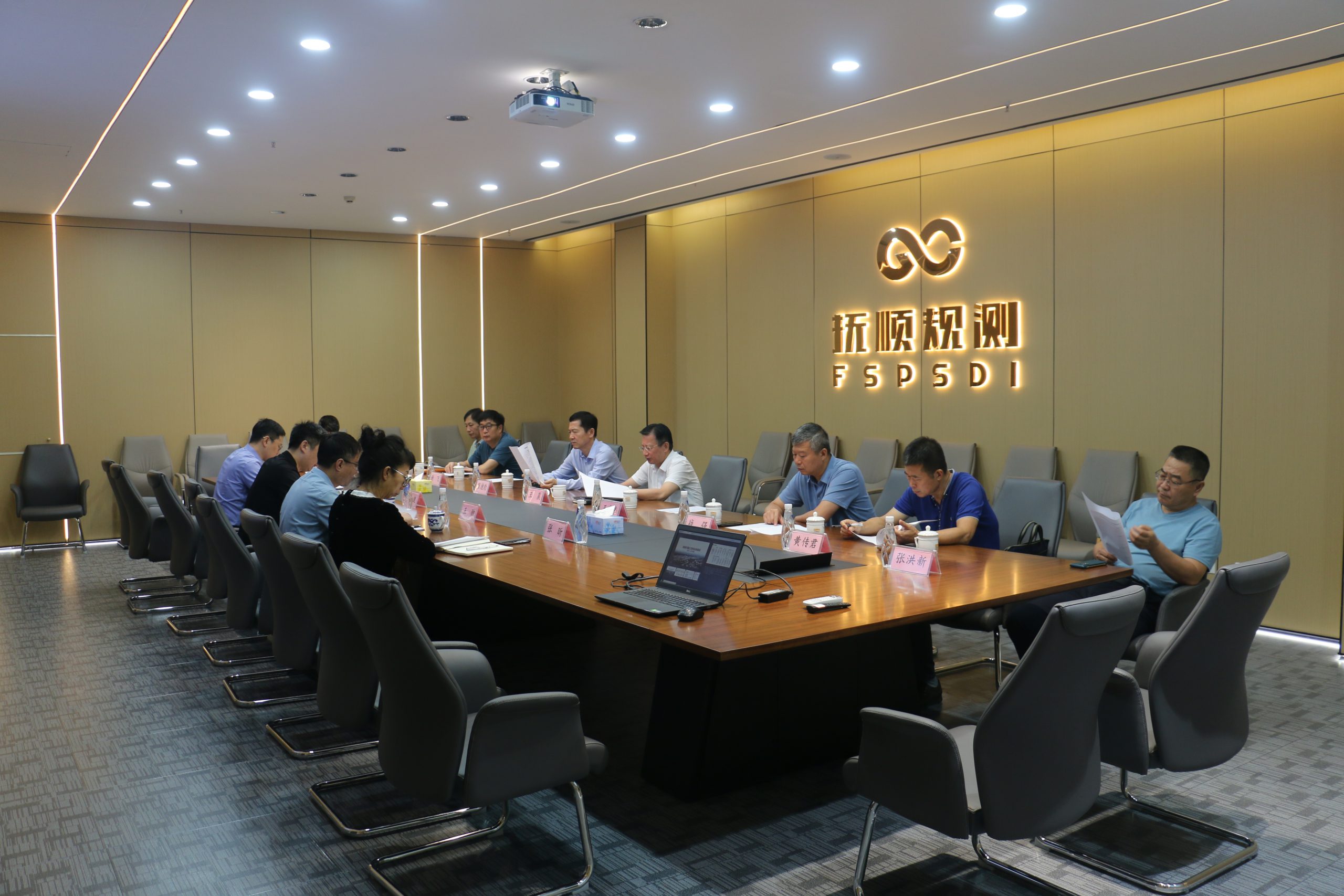 集团公司外部董事听取规测院专题汇报